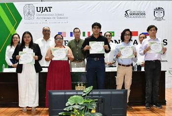 Concluyen cursos de inglés del CELE de la UJAT