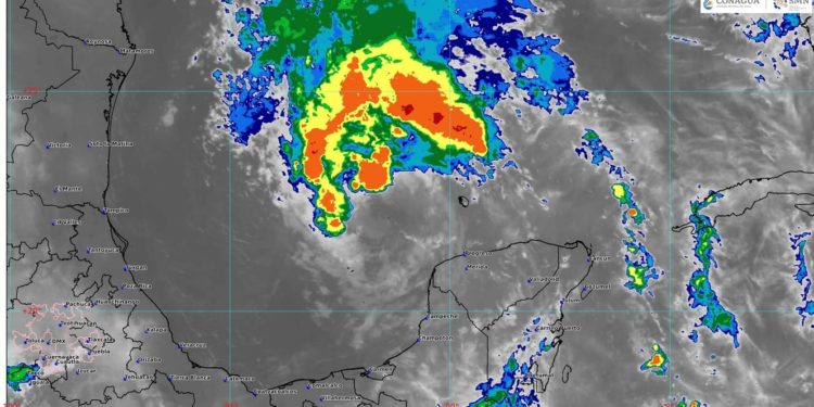 Prevén cielo nublado con lluvias fuertes en Quintana Roo