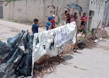 Habitantes de Playa del Carmen protestan ante falta de luz