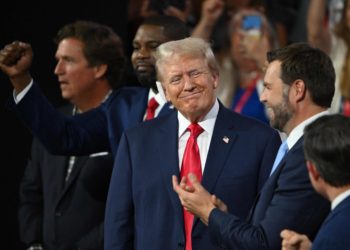 Donald Trump reaparece en público tras sufrir un atentado en Pensilvania