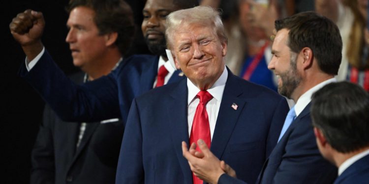 Donald Trump reaparece en público tras sufrir un atentado en Pensilvania