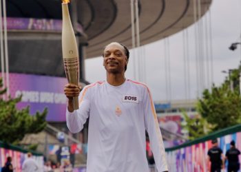 Snoop Dogg llevo la antorcha olímpica de París 2024