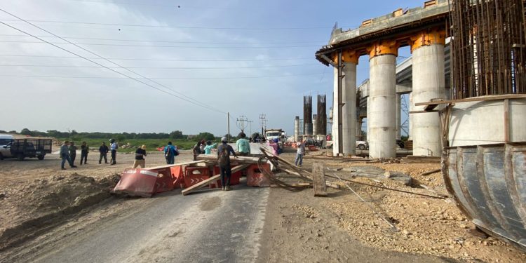 Trabajadores del Tren Maya se manifiestan para exigir pago