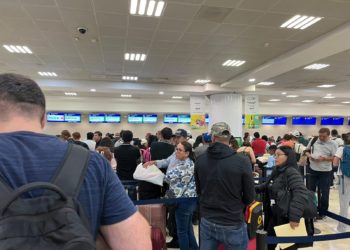 Cae sistema de Microsoft a nivel global, afectando vuelos en el Aeropuerto de Cancún