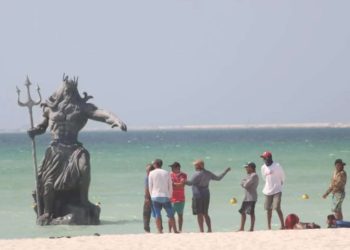 Habitantes de Yucatán se organizan para destruir la estatua de Poseidón