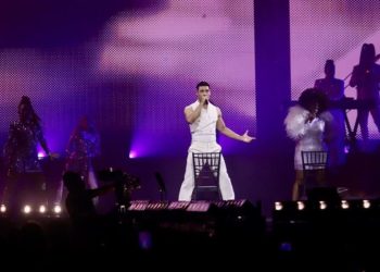 Carlos Rivera celebra 20 años de carrera con concierto y fue transmitido en Disney+