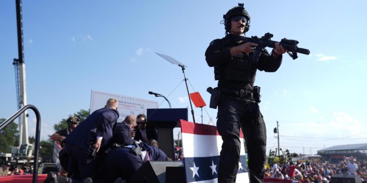 Detalles emergen sobre el atentado contra Trump: Policía local enfrentó al tirador