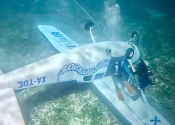 Cae avioneta al mar frente a Cozumel; hay una persona desaparecida