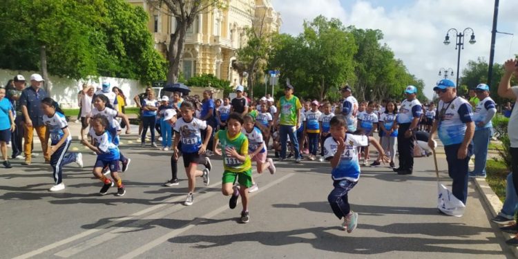 Más de 2 mil personas asisten en la novena jornada atlética D.A.R.E