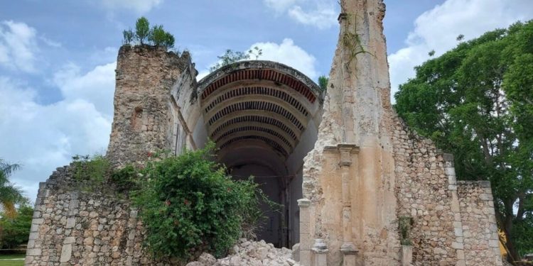 Iglesia de Tihosuco sufre daños estructurales tras fuertes lluvias