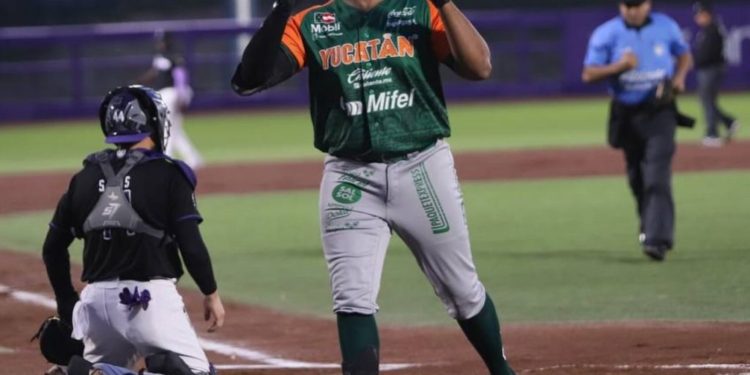 Art Charles, volvió a escribir historia al llegar a 31 bambinazos en temporada para los Leones de Yucatán