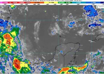 Onda tropical Núm 9 se desplaza a Quintana Roo