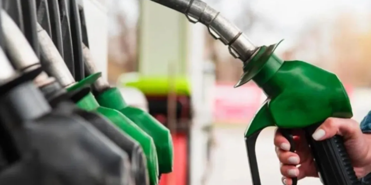 La gasolina en México es actualmente 38.77% más cara que en Estados Unidos