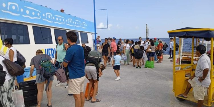 Autoridades inician evacuación en Isla Holbox