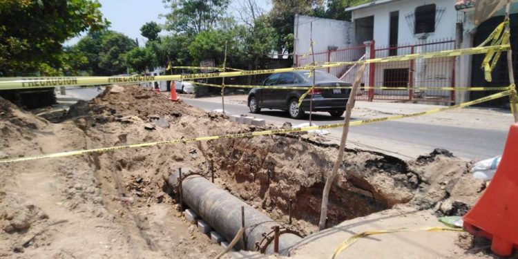 CEAS repara bache en la carretera Villahermosa-Nacajuca tras trabajos de mantenimiento