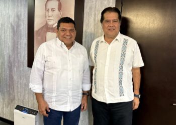 Se reúne Javier May con rector de la UJAT