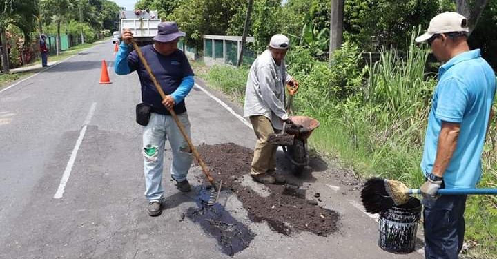 Chelo Cano reafirma compromiso con la rehabilitación de carreteras en Cunduacán