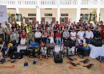 Entrega Mara Lezama vehículos especializados y equipamiento para fortalecer Protección Civil en Quintana Roo