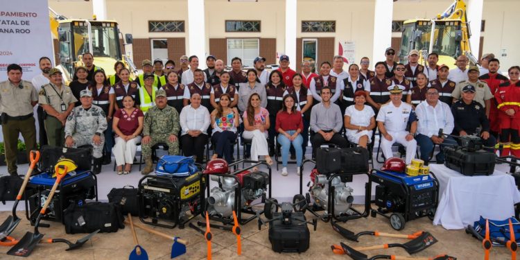 Entrega Mara Lezama vehículos especializados y equipamiento para fortalecer Protección Civil en Quintana Roo