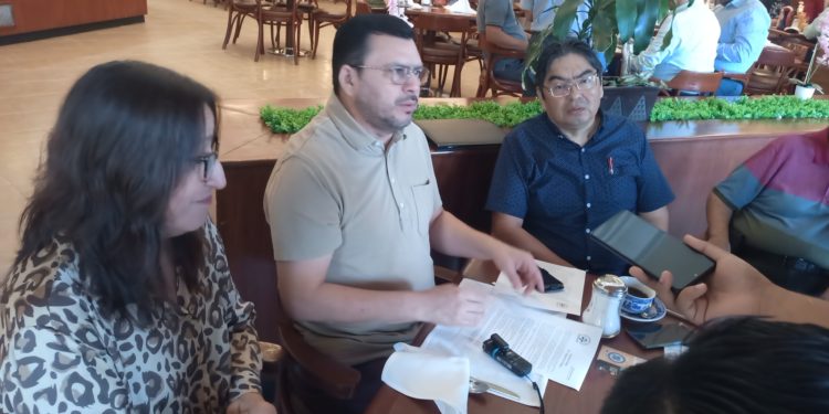 Advierten abogados sobre delitos por cobrar cuotas escolares