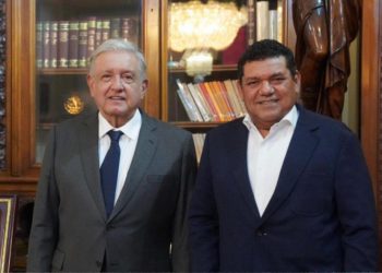 Recibe AMLO a May en Palacio Nacional