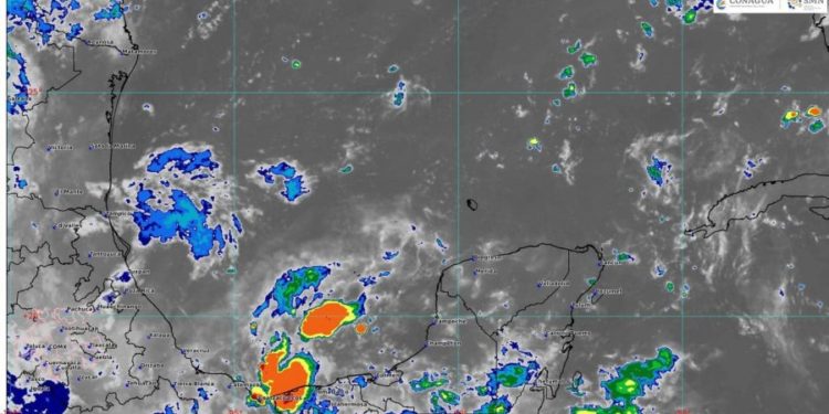Onda tropical Núm 10 provocará cielo nublado con lluvias puntuales en Quintana Roo