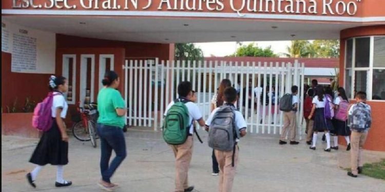 Suspenden clases en el estado de Quintana Roo ante la llegada del huracán Beryl