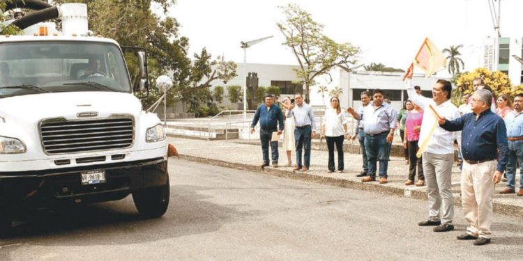 Con apoyo del CEAS inicia UJAT programa de limpieza y desazolve de su sistema de drenaje