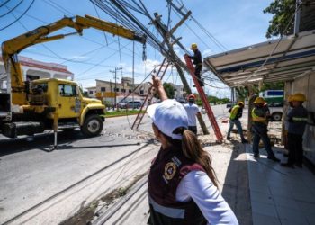 Recorre Mara Lezama Solidaridad y agradece trabajos de la CFE para el restablecimiento de energía eléctrica