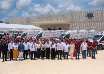 Recibe Mara Lezama 31 ambulancias de urgencias y cuidados intensivos para fortalecer la atención pre hospitalaria en Quintana Roo