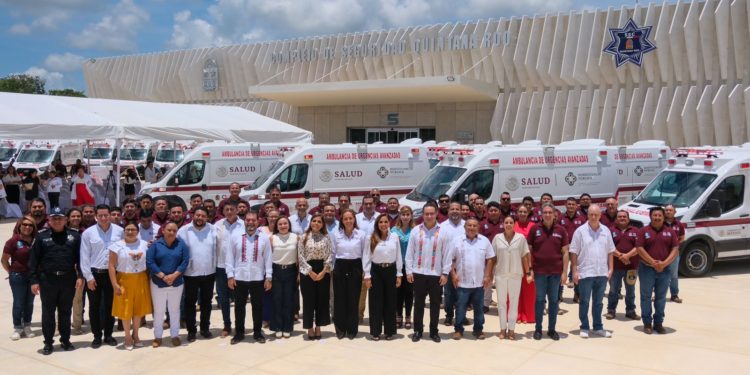 Recibe Mara Lezama 31 ambulancias de urgencias y cuidados intensivos para fortalecer la atención pre hospitalaria en Quintana Roo