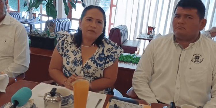 Ordenan reinstalación de administrativa del CECyTE Tabasco tras 7 años de cese injustificado