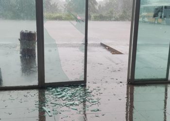 Fuertes vientos y lluvia causan daños en Central Camionera de Tacotalpa