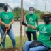 «Comprometidos con la Tierra» siembran 22 nuevos árboles frente al Parque Tabasco