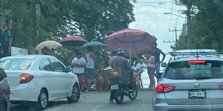 Protestan en Sabina por falta de agua y luz
