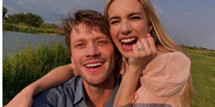 Emma Roberts y su pareja anuncia su compromiso tras dos años de noviazgo