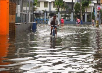 Al menos 30 personas muertas tras el paso del tifón ‘Carina’ en Filipinas