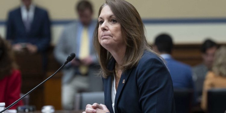 Renuncia Kimberly Cheatle, directora del Servicio Secreto en Estados Unidos