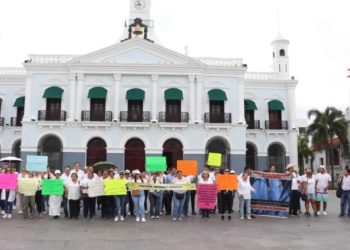Médicos marchan nuevamente en apoyo a doctora acusada de homicidio doloso