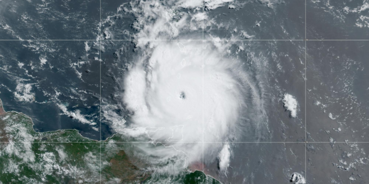 Huracán Beryl toca tierra en isla caribeña en categoría 4, «extremadamente peligroso»