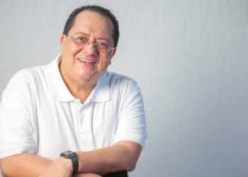 Reaparece Manuel Andrade en redes sociales tras situación médica