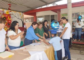 Muestra comunidad educativa del CAM 14 trabajos realizados en ciclo escolar 2023-2024