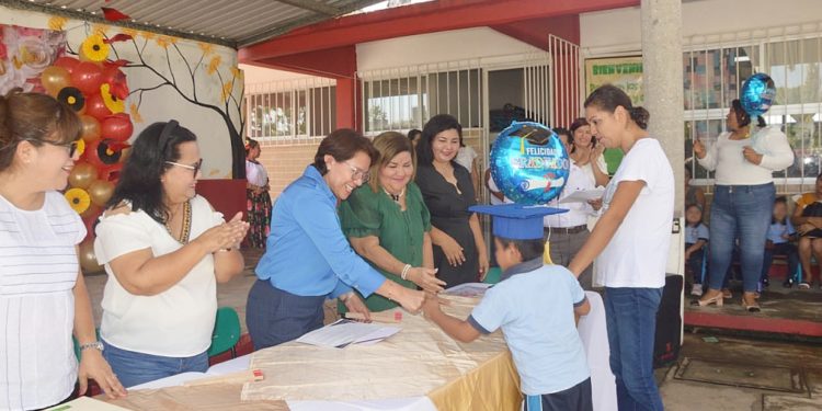 Muestra comunidad educativa del CAM 14 trabajos realizados en ciclo escolar 2023-2024