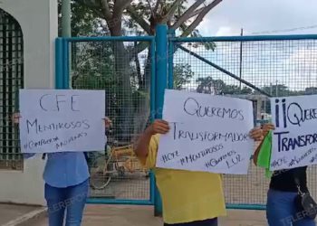 Habitantes de Tierra Colorada exigen transformador en oficinas de la CFE