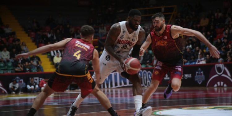 Mineros de Zacatecas logra vencer a El Calor de Cancún en un aguerrido juego de Baloncesto
