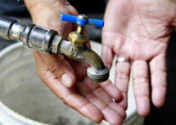 Habitantes de la calle Socialista en Atasta llevan 15 días sin agua