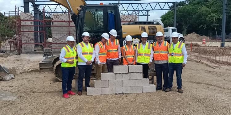 Colocan primera piedra de «Bodega Aurrera» en Macultepec