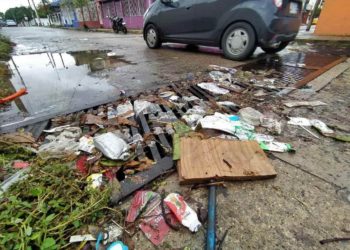 Encuentran llenas de basura rejillas internas del cárcamo Gaviotas Norte