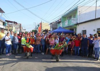 Vecinos de la Col Gil y Sáenz se adelantan ante pronóstico de lluvias con desazolve y limpieza de calles