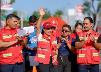 Enaltece Ana Paty Peralta labor heroica y dedicación de bomberos